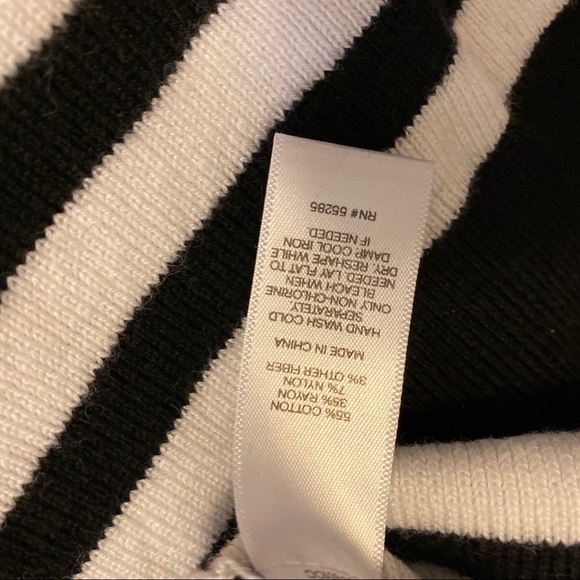 Express Sweater 🖤🤍 - Picture 5 of 7